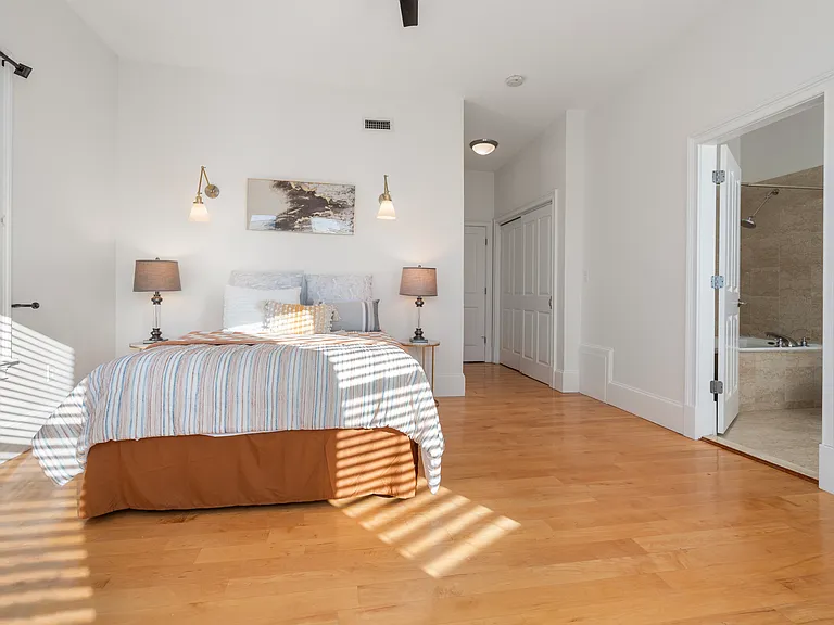 714 E 4th St #3 — Photo 7