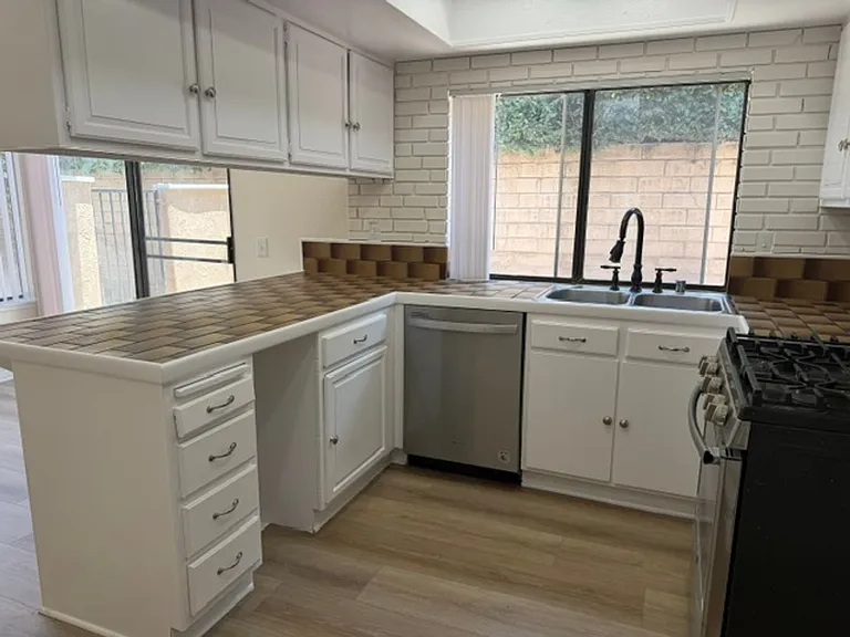 2324 Raintree Dr — Photo 6