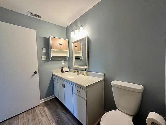5th image of 4044 Laurel Green Cir