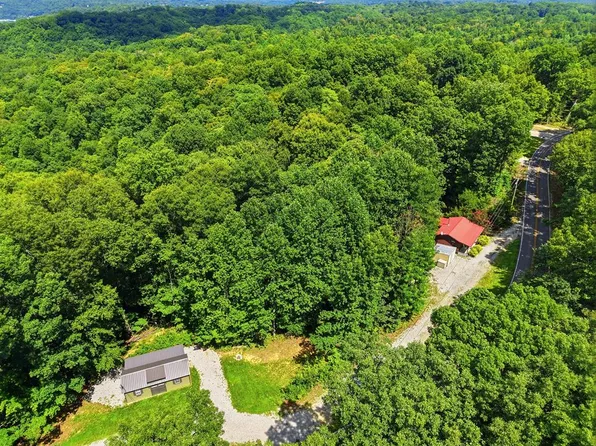 5696 Eagles Cove Rd, Byrdstown, TN 38549