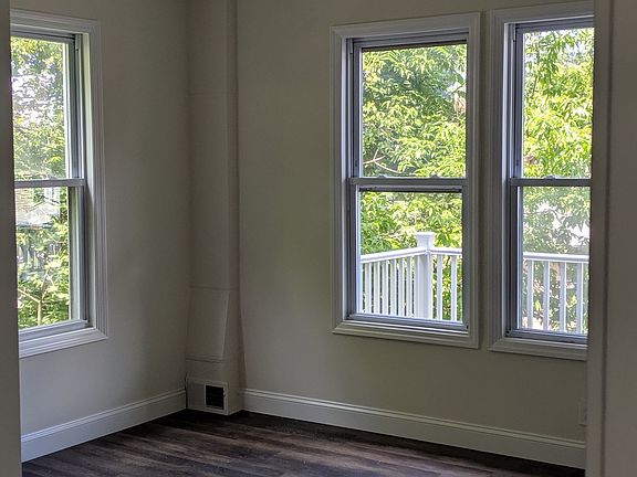 5th image of 128 Croton Ave