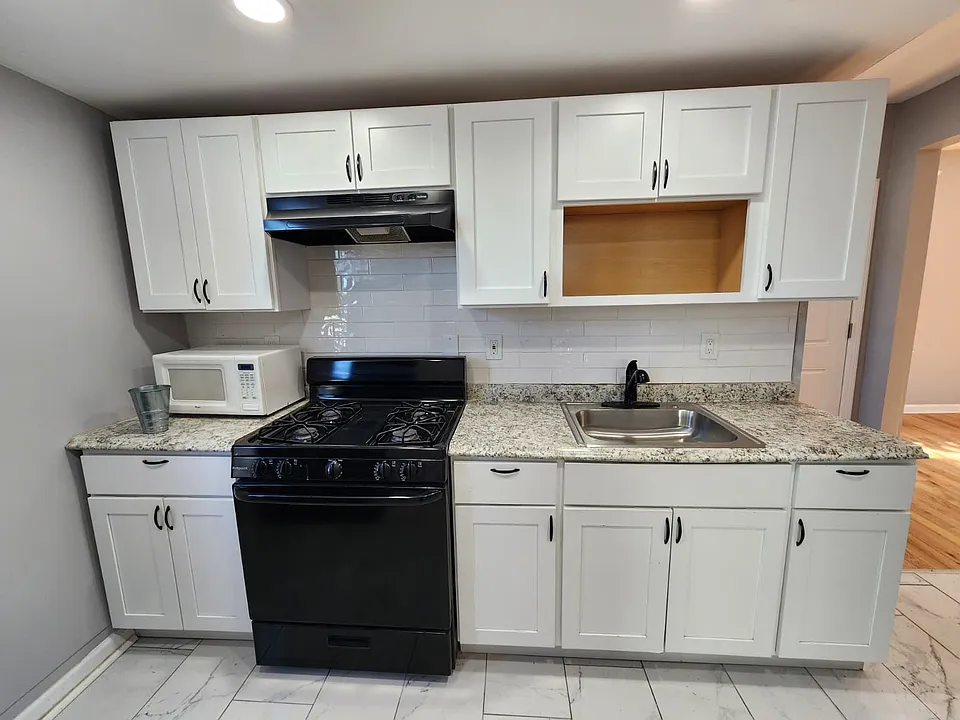 48 Daisy St #22