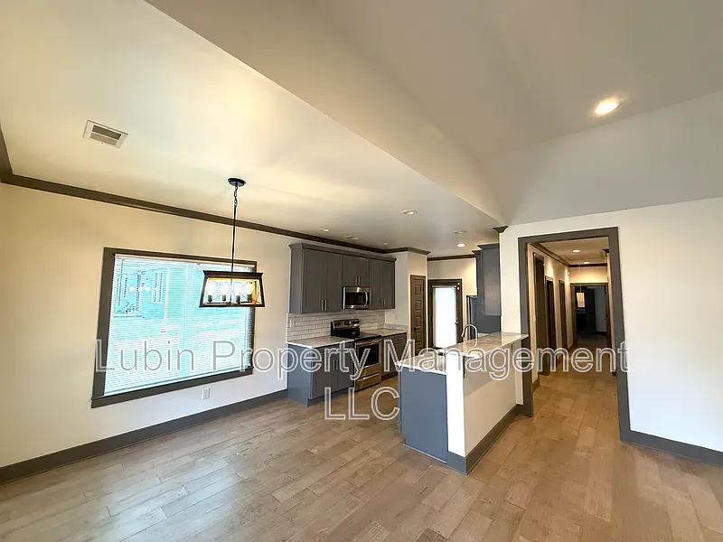 4 bed, 2.0 bath, 1656 sqft, $1,900 — Photo 3