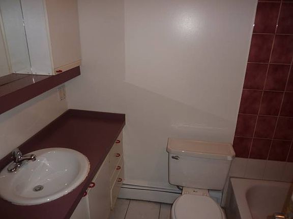 1st Floor Bath