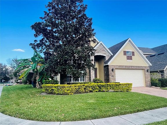 3rd image of 930 Spring Oak Cir