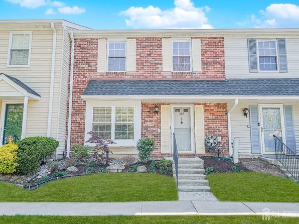 307 Palombi Ct, East Brunswick, NJ 08816