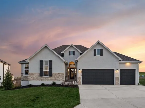 4290 Aspen Dr, Basehor, KS 66007
