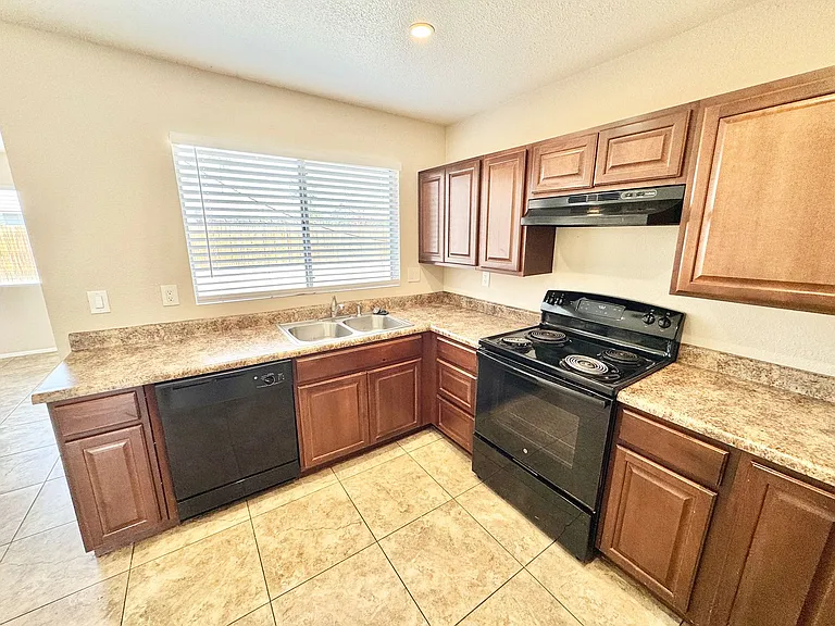 8544 W Lawrence Ln — Photo 11