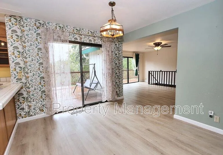 2812 Centennial Ct — Photo 19