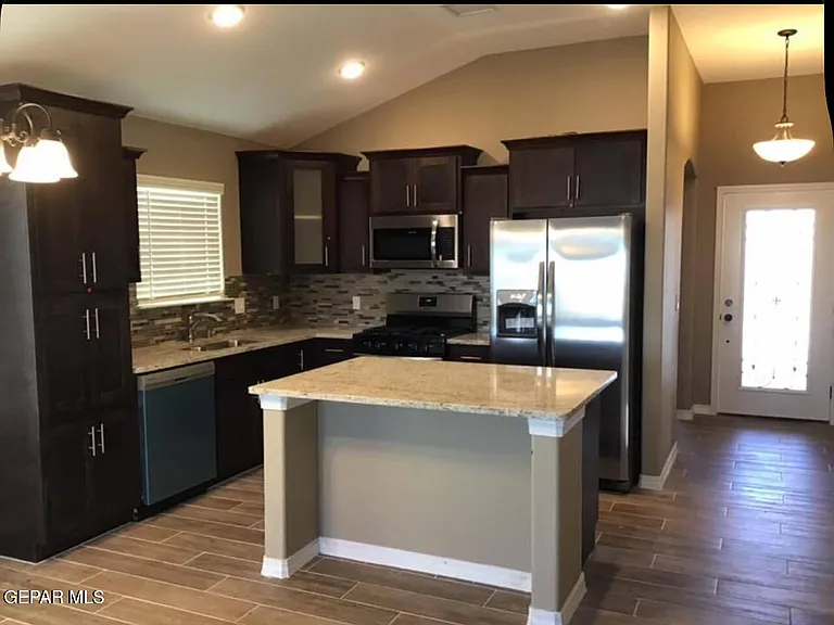 457 Josefa Cerezerez St — Photo 3