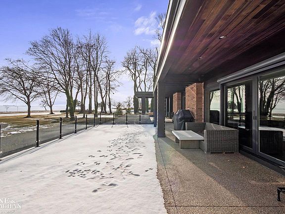 4th image of 737 Lake Shore Rd