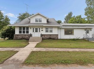 203 Maple St, Sheffield, IA 50475