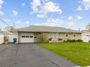 912 Hankes Ave, Aurora, IL 60505