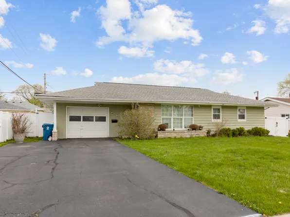 912 Hankes Ave, Aurora, IL 60505