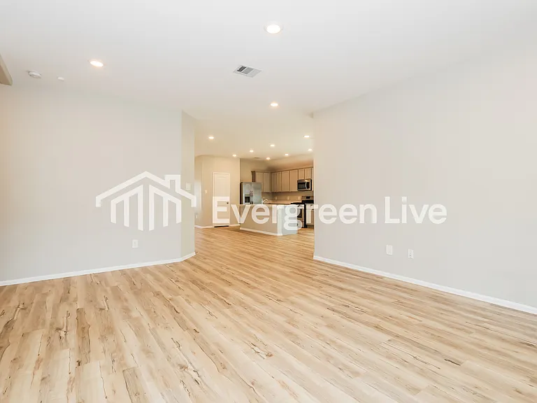 114 Southern Red Oak Ln — Photo 5