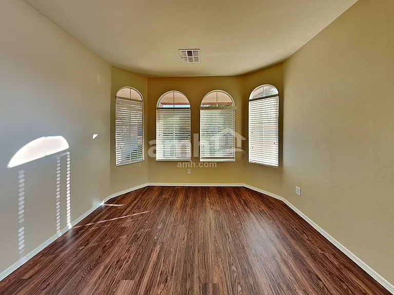 7227 W Darrow St — Photo 8