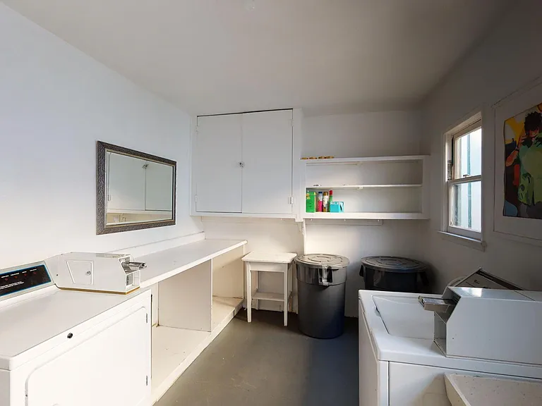 10838 Holman Ave — Photo 24