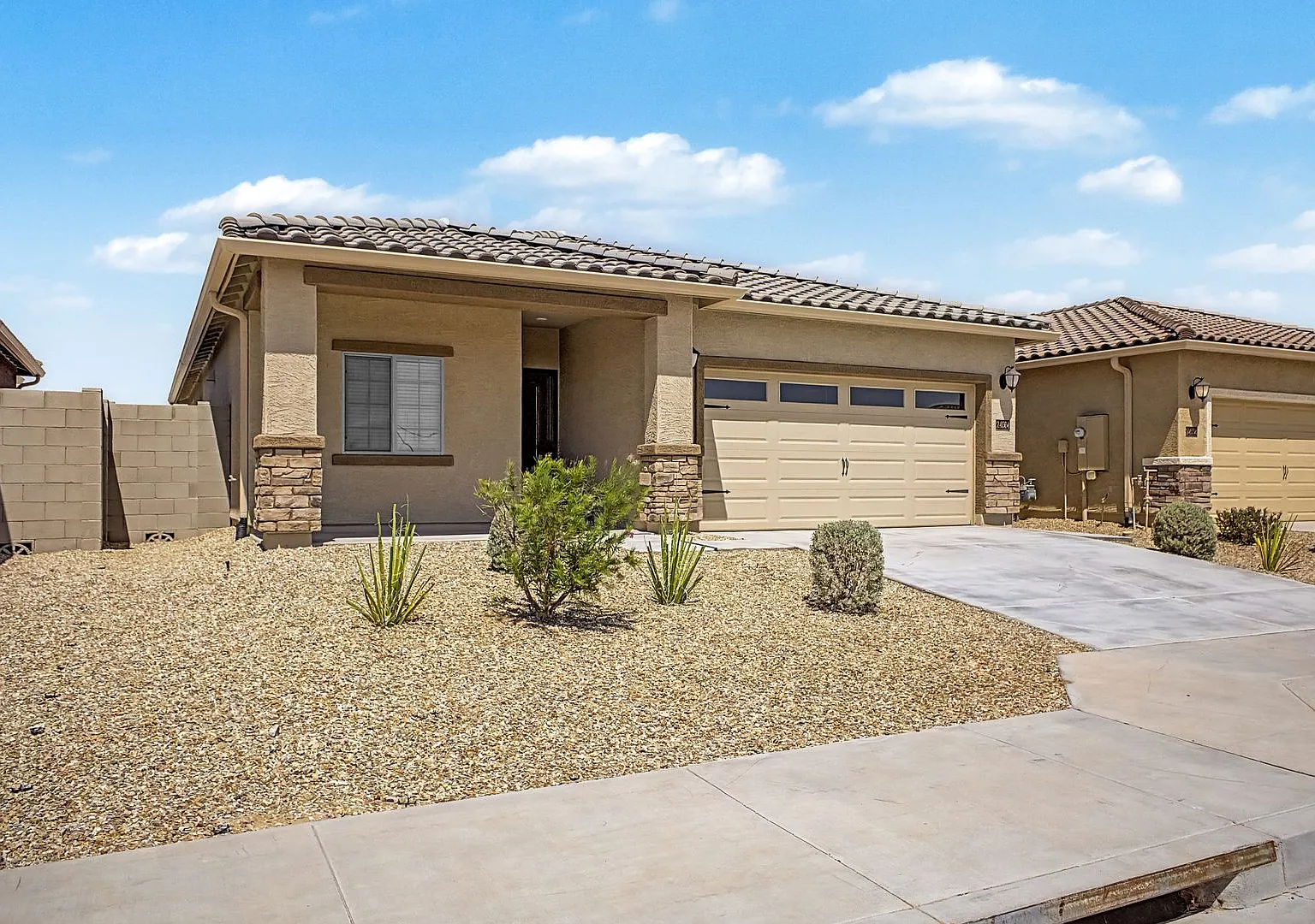 Beautiful House For Rent In Buckeye! Move In Ready! — Photo 2