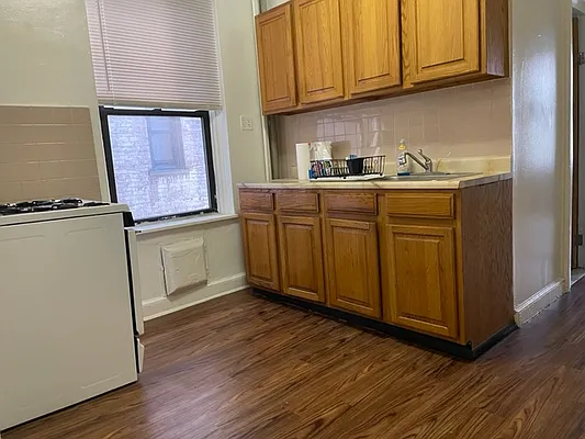 Rented by Alexiou Realty | media 2