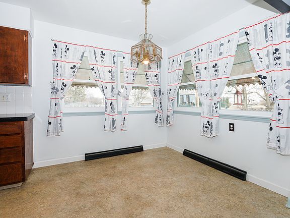 5th image of 813 Highpoint Rd