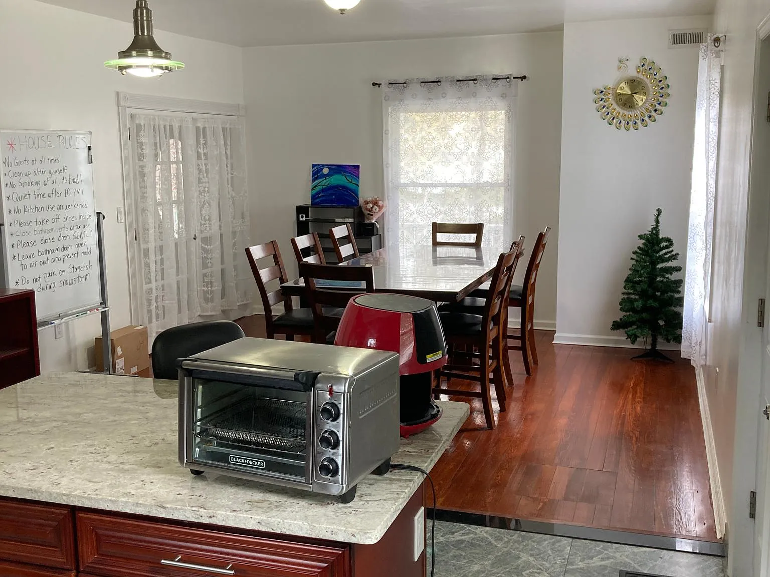 1 bed, 4000 sqft, $1,200 — Photo 2