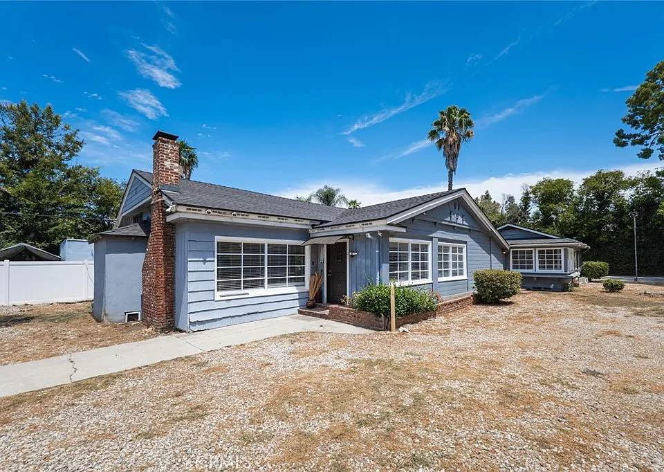 14151 Chandler Blvd