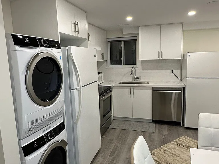 2389 Morrison Ave — Photo 10
