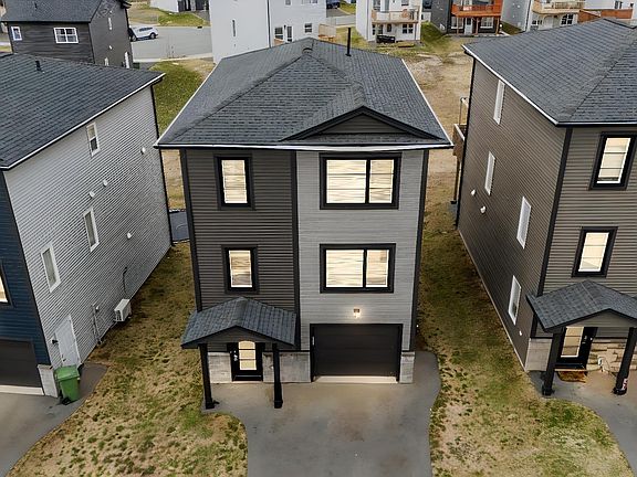 4th image of 46 Grosse St