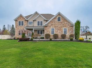 10561 Nobhill Ln, Painesville, OH 44077