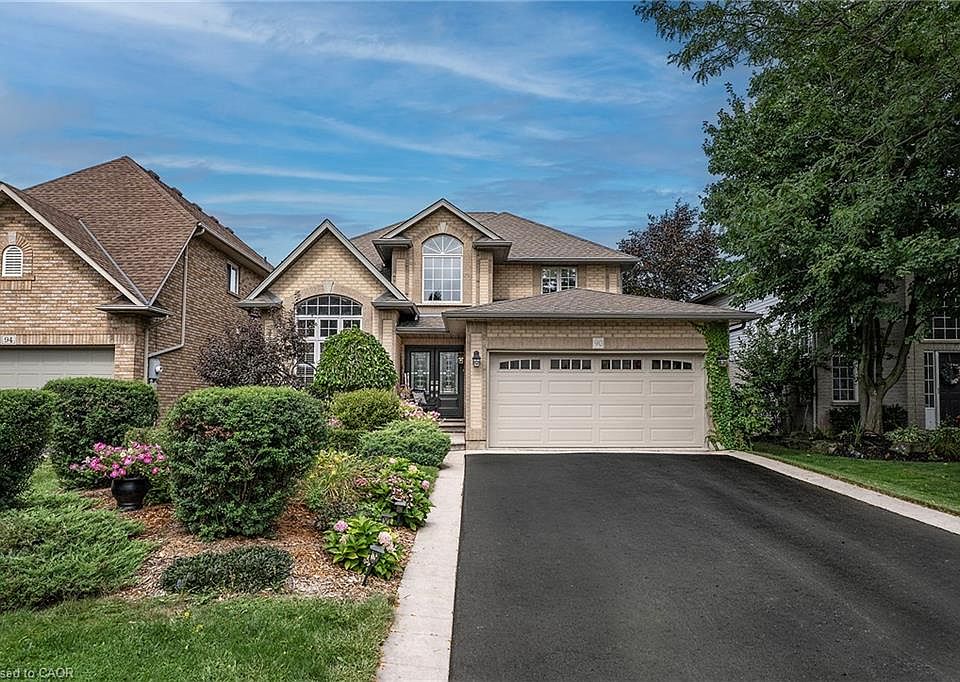 1st image of 90 Surrey Dr