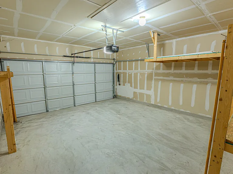 208 Discovery — Photo 24