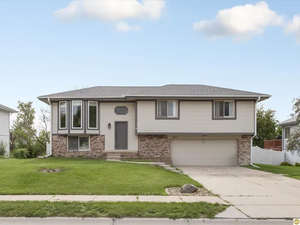 802 Fort St, Papillion, NE 68046