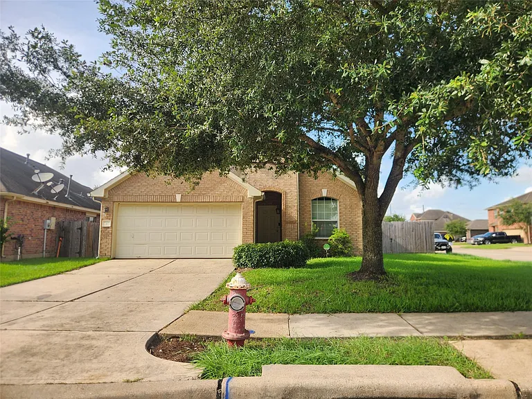 2 Signal Hill Dr — Photo 1
