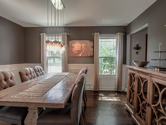 3rd image of 1301 Goldenrod Dr