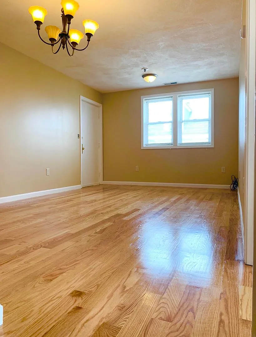 Peabody 2-Bed-1-Bath — Photo 3