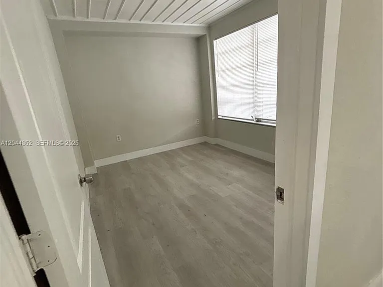 5011 SW 5th St — Photo 2