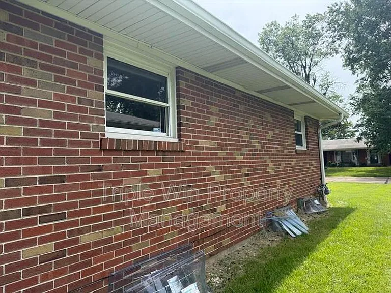 1871 Shardell Dr — Photo 5