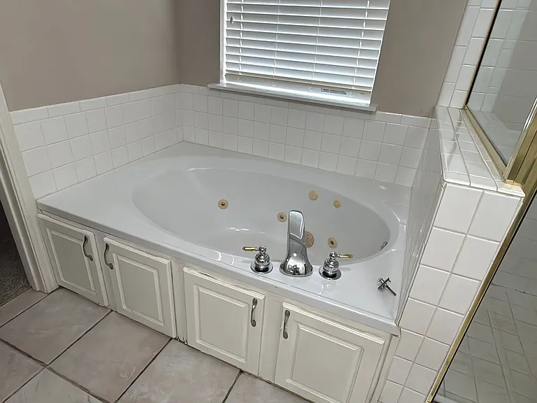 9812 Kings Pointe Dr — Photo 24