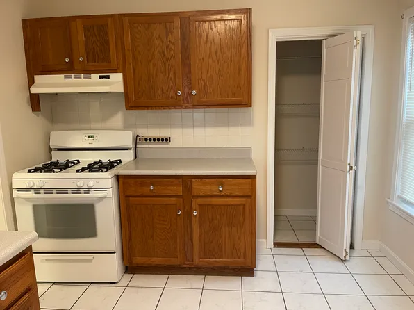 220 Davis St APT 2, Fall River, MA 02720