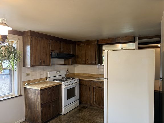 3rd image of 435 Warren St #1