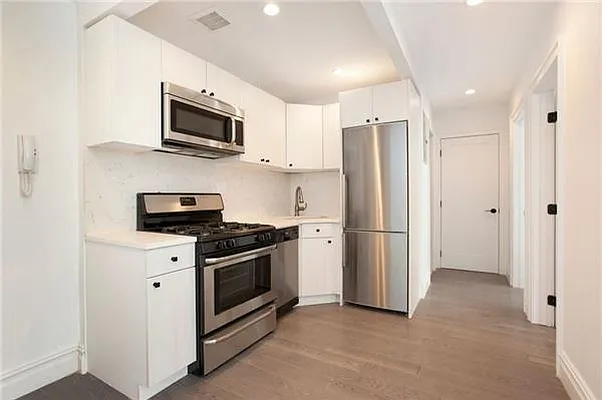 Rented by Platinum Properties | media 31