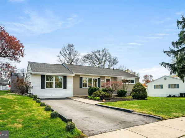 2229 Springhouse Ln, Aston, PA 19014