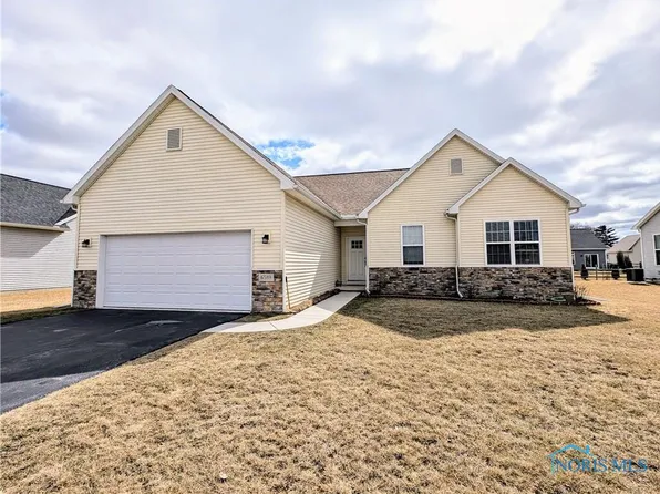 6589 Alexander Dr, Walbridge, OH 43465