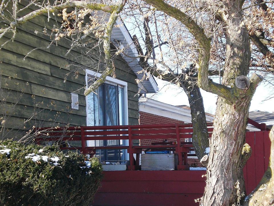 2nd image of 141 W 27th Pl