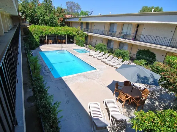 Gateway Tarzana Apartments, 18615 Burbank Blvd APT 215, Tarzana, CA 91356