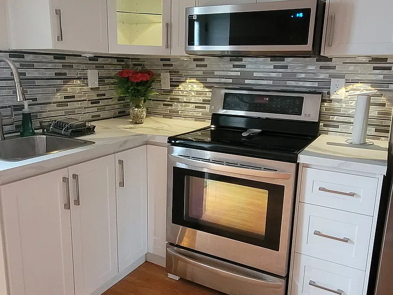 516 Sandford St #BASEMENT — Photo 2