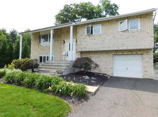 24 Fox Hill Rd, Fairfield, NJ 07004