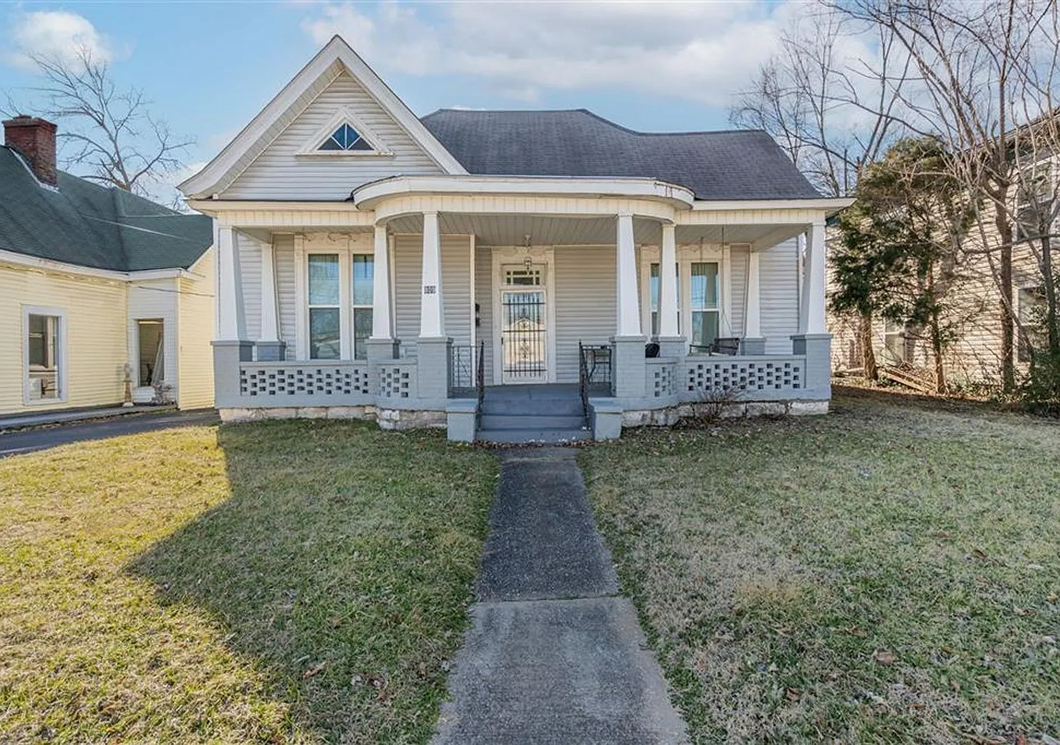 809 Broadway Avenue — Photo 1