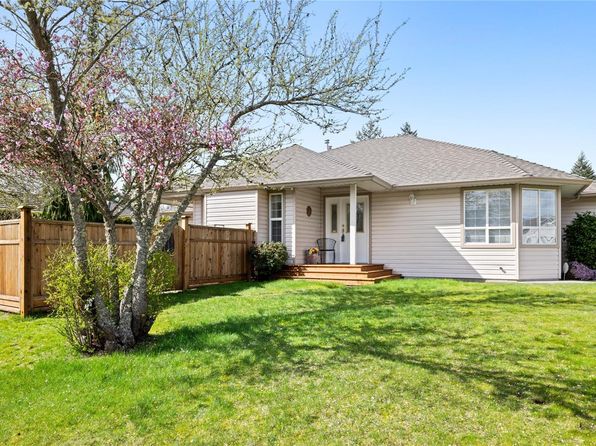 1040 Sunrise Dr, Qualicum Beach, BC V9K 2K6