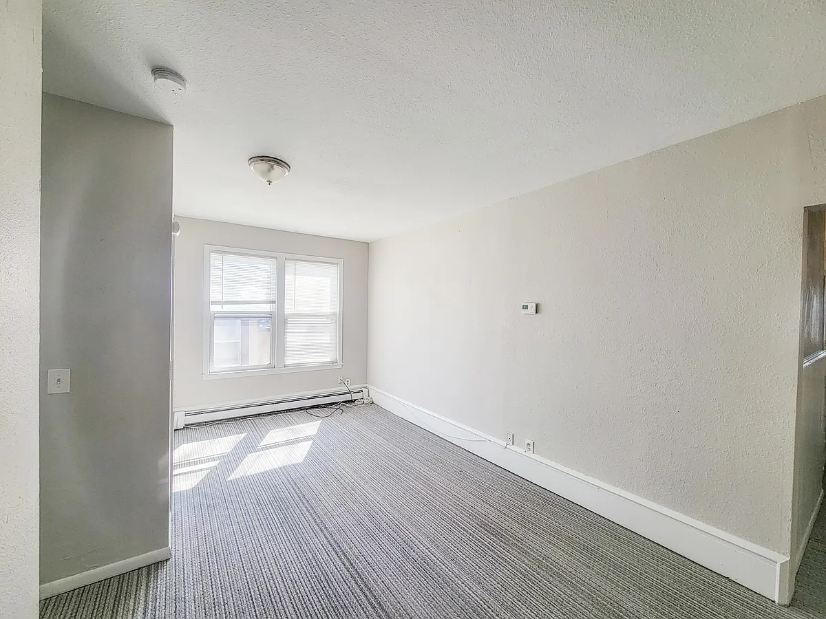 Building Photo - 644 Van Buren St NE #3